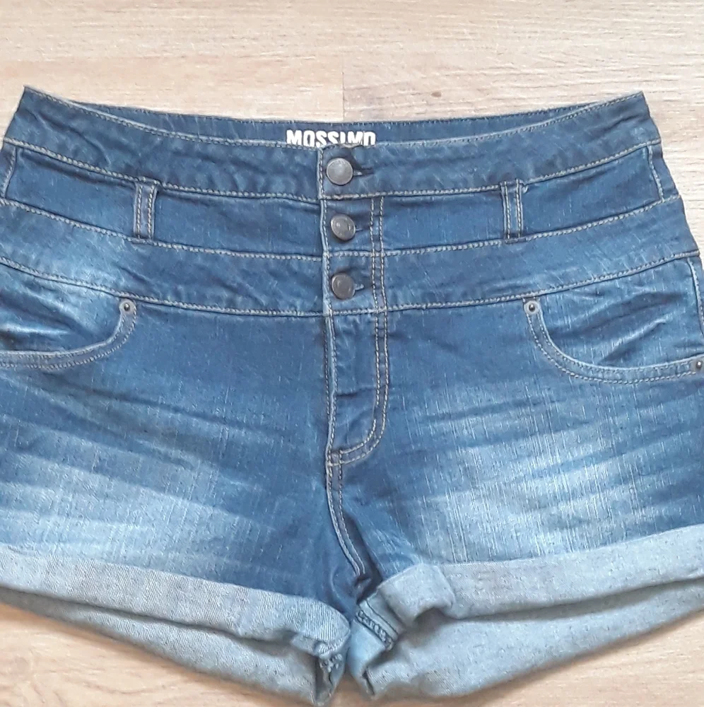 Mossimo High Waist Rolled Cuff Jean Shorts - Junior's 13 Waist 32" Denim Shorts - Picture 3 of 9